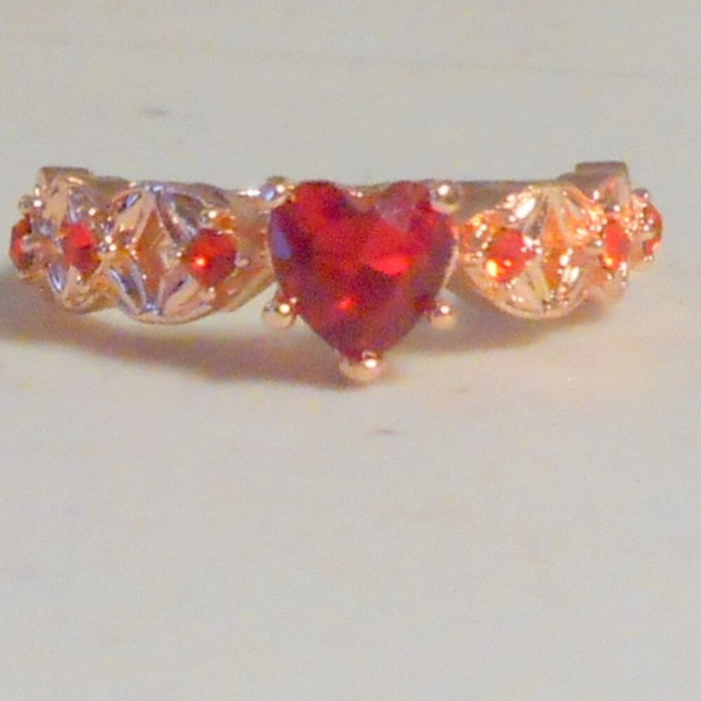 BEAUTIFUL - RED HEART STONE RING - GOLD TONE metal, sz about 6 1/2 - 7  NWOT